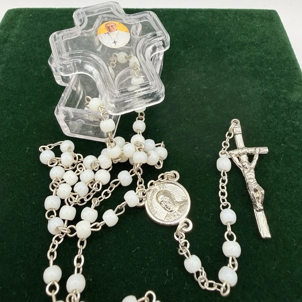 Pope Francis White Glass Pearl Rosary Italy & Box -Mondo Cattolico Rome Gift Set